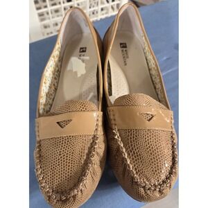 White Mountain Tan Snake Embossed Patent Loafer Flats‎ Women's 8.5W